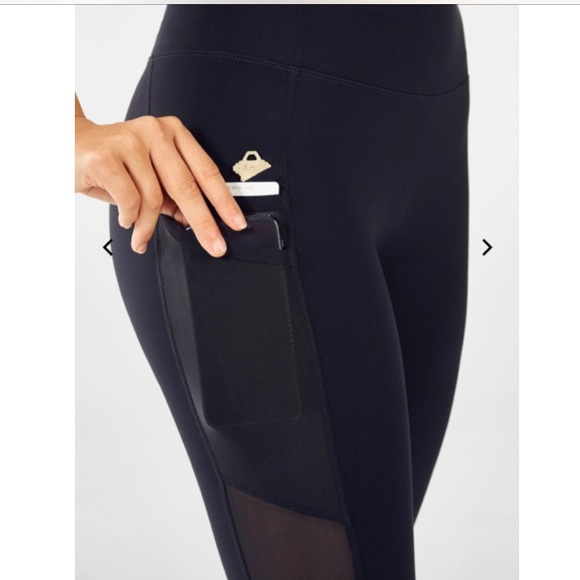 NWT Fabletics | Trinity Mid-Rise Pocket Crop size S - Picture 3 of 4